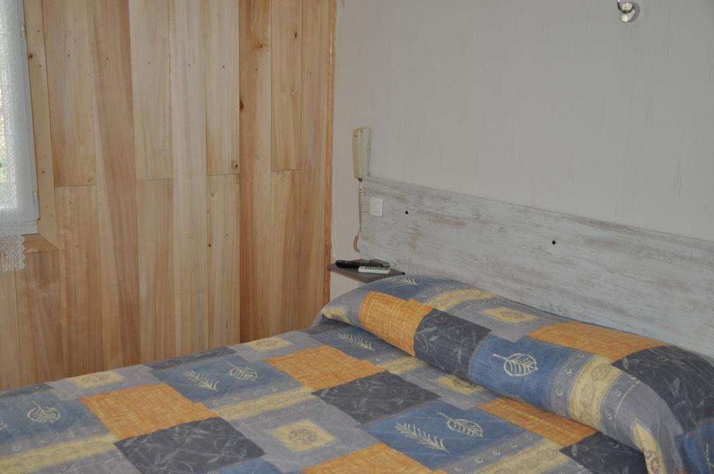 Auberge Des Platanes Ла-Рок-Гажак Номер фото