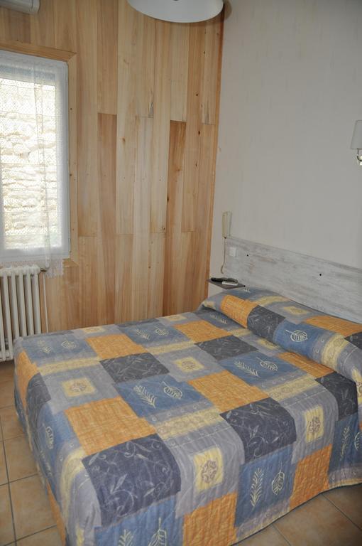 Auberge Des Platanes Ла-Рок-Гажак Номер фото